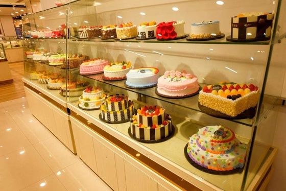 ガラスディスプレイと温度範囲2〜8のステンレスステールケーキチラーショーケース